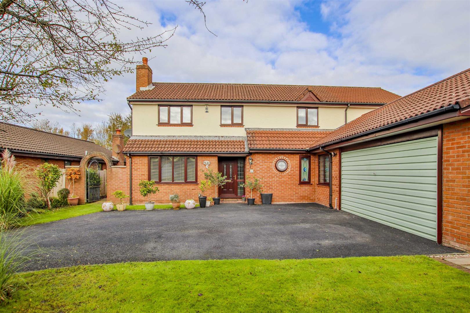4 Bedroom Detached House For Sale - Main Image
